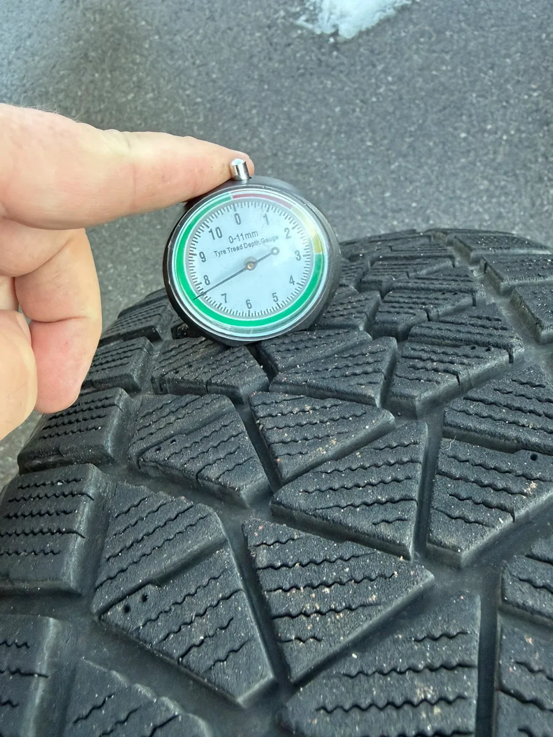 225/60R17 Bridgestone Blizzak DM-V2 225/60R17 Winter Tire