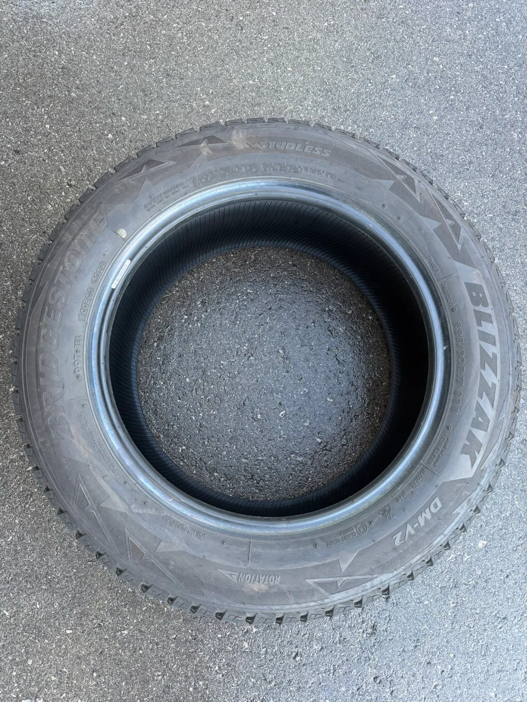 225/60R17 Bridgestone Blizzak DM-V2 225/60R17 Winter Tire image indicator(5)