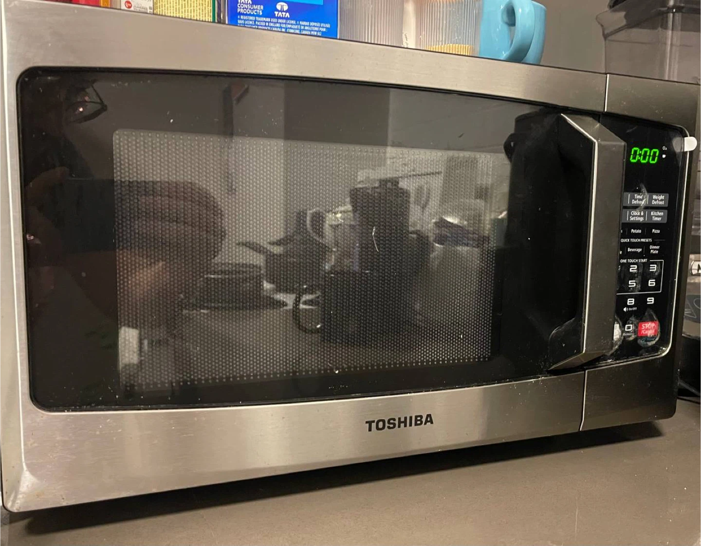 Toshiba 0.9 Cu.ft Silver Microwave Oven - Moving Sale - photo 2