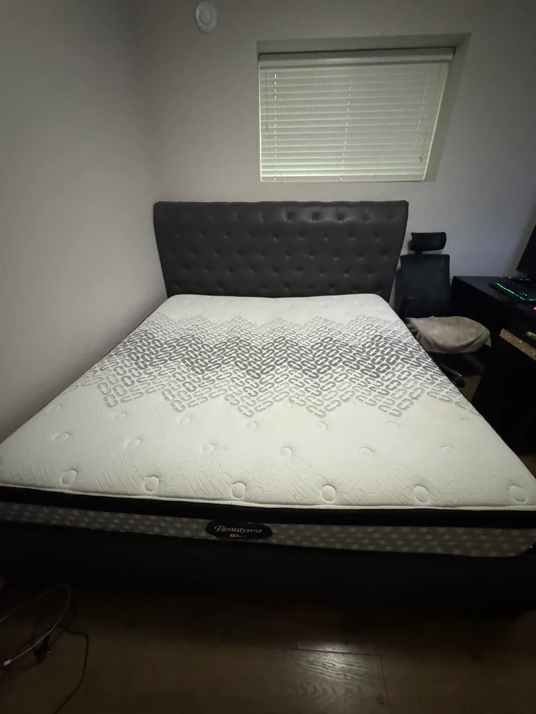 Beautyrest GL2 King Mattress - Like New! image indicator(2)