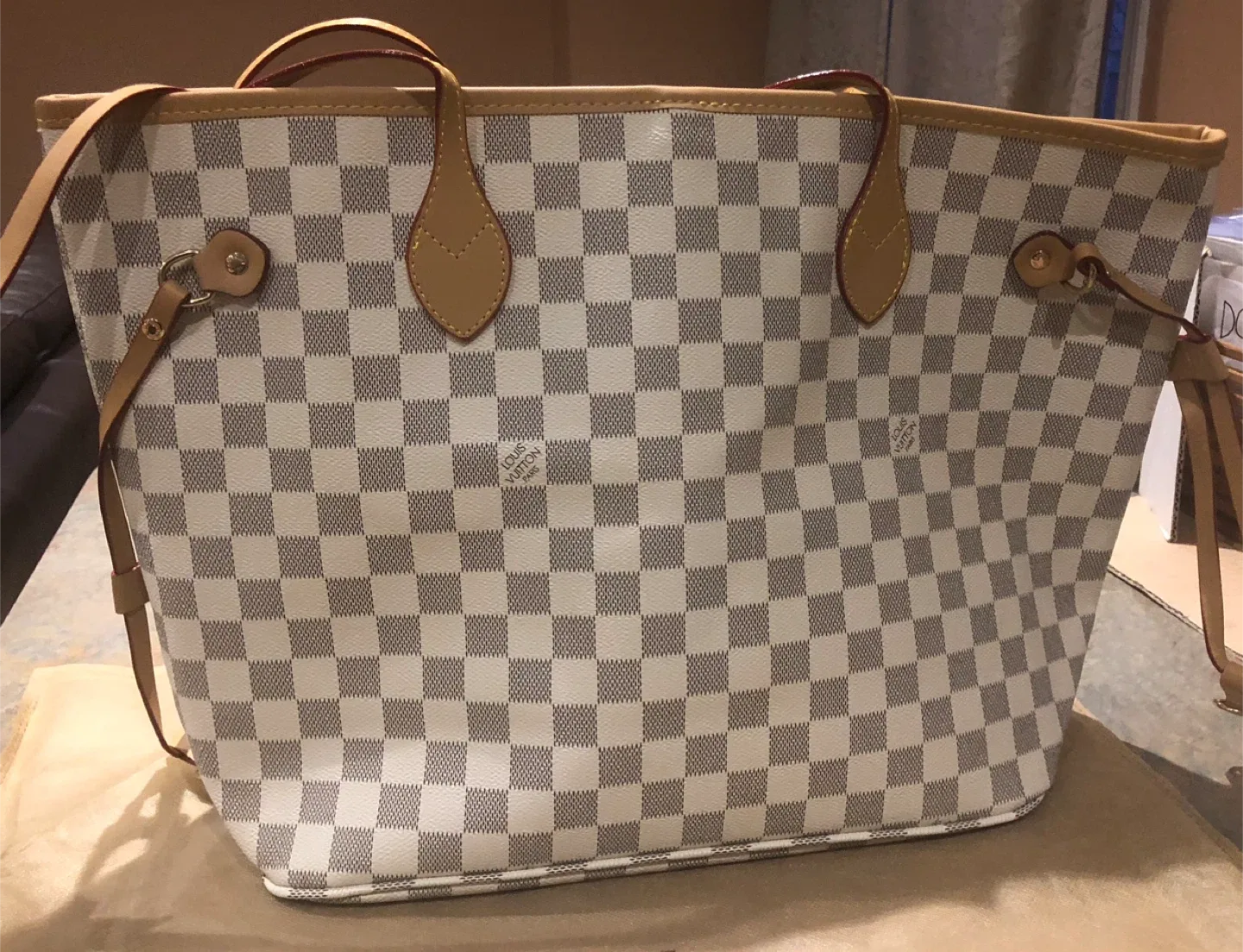 LV Damier Neverfull Medium New image indicator(2)