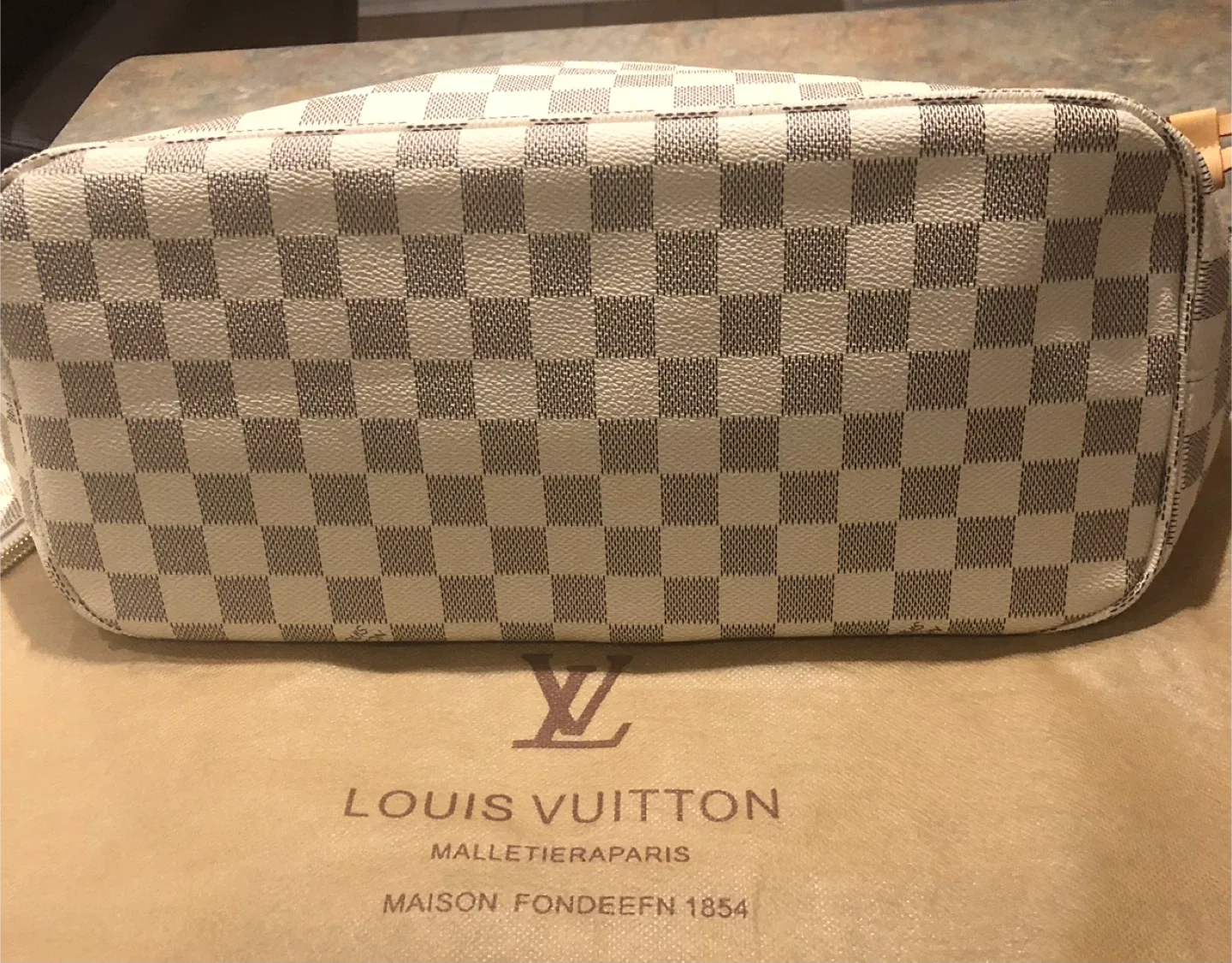 LV Damier Neverfull Medium New image indicator(8)