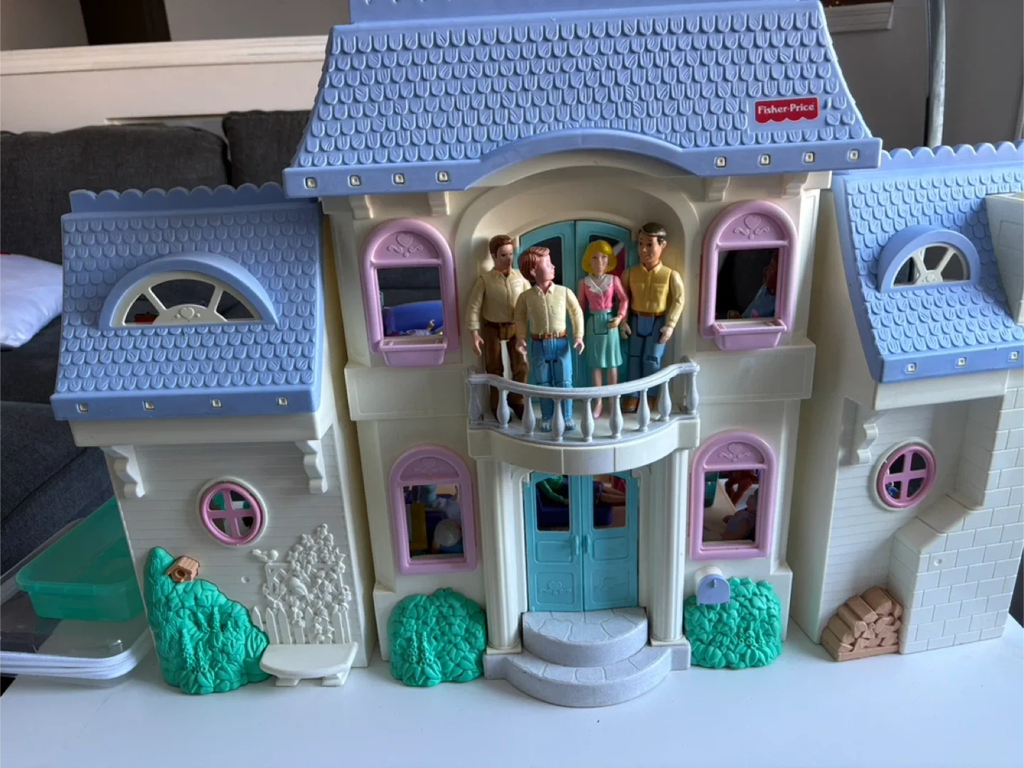 Fisher Price Loving Family Dollhouse. image indicator(2)