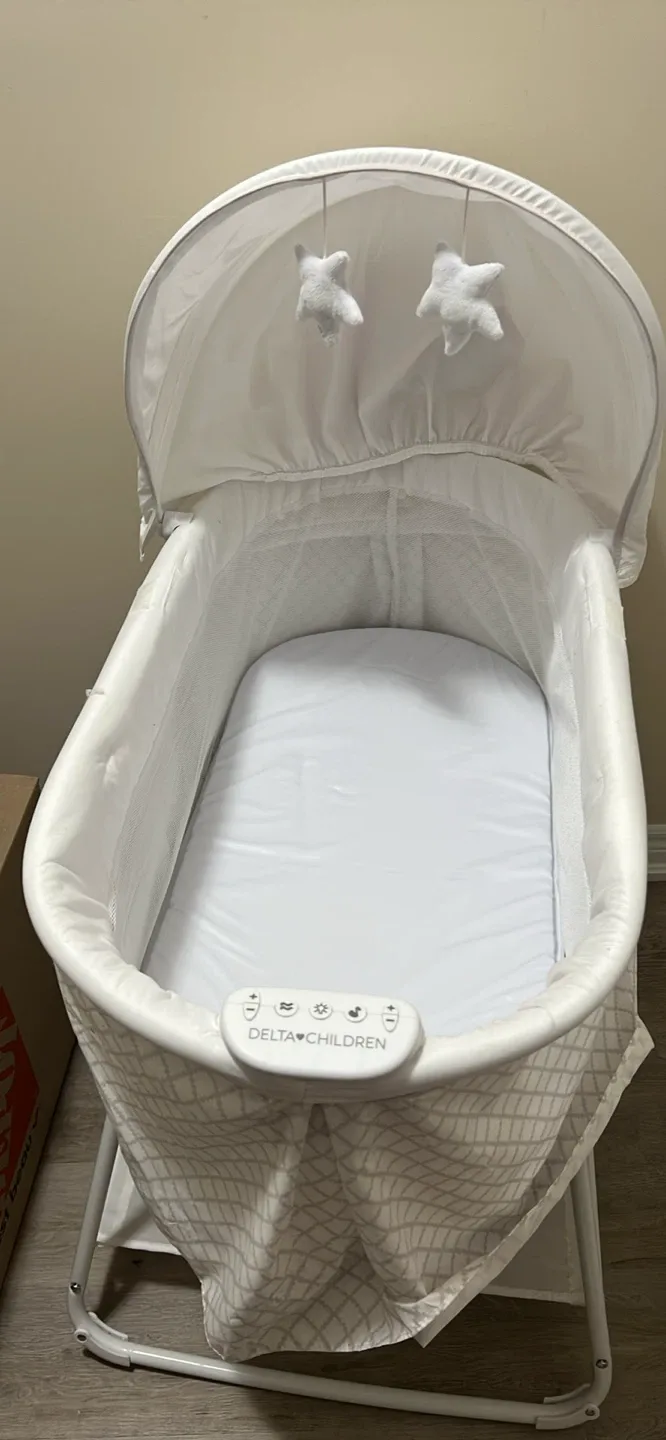 Delta Children Bassinet - White