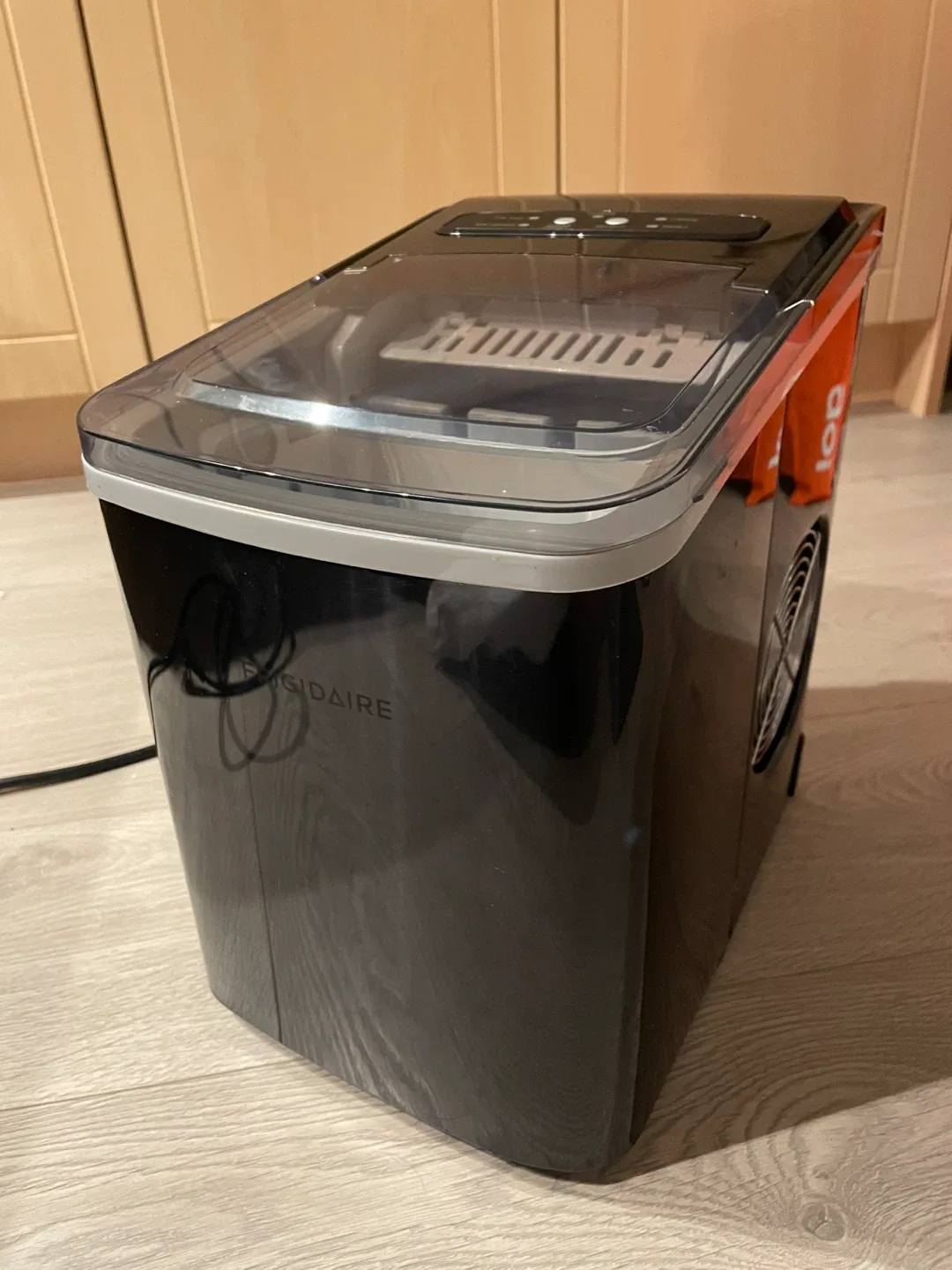 Frigidaire Portable Ice Maker - Black image indicator(2)