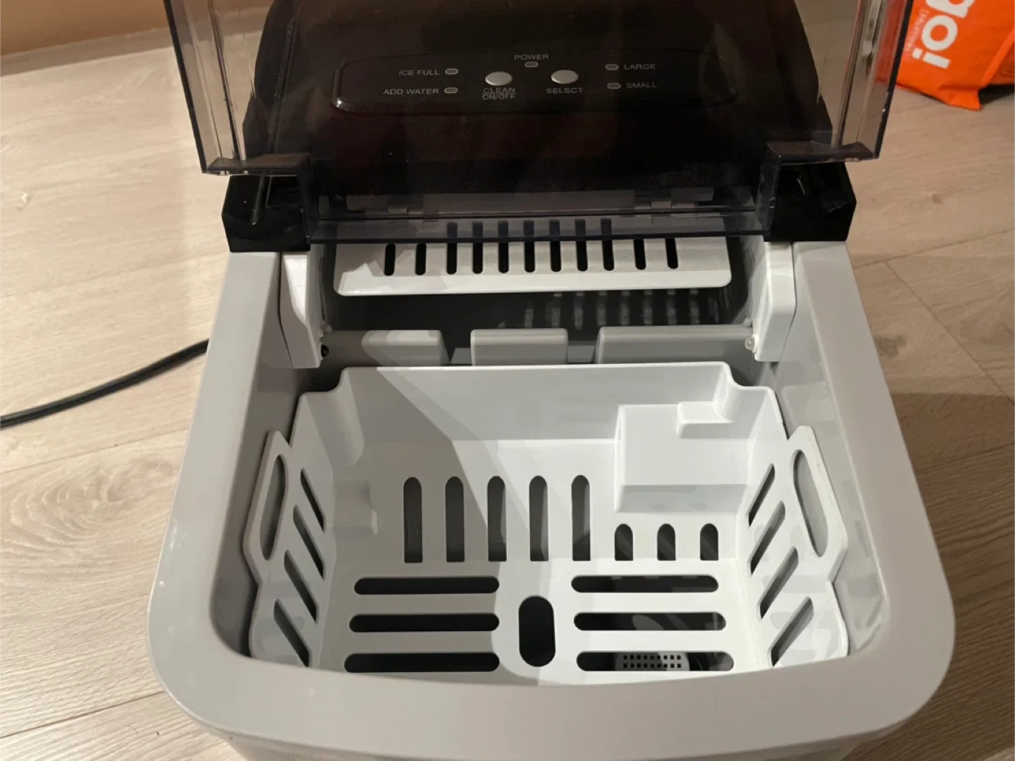 Frigidaire Portable Ice Maker - Black image indicator(3)