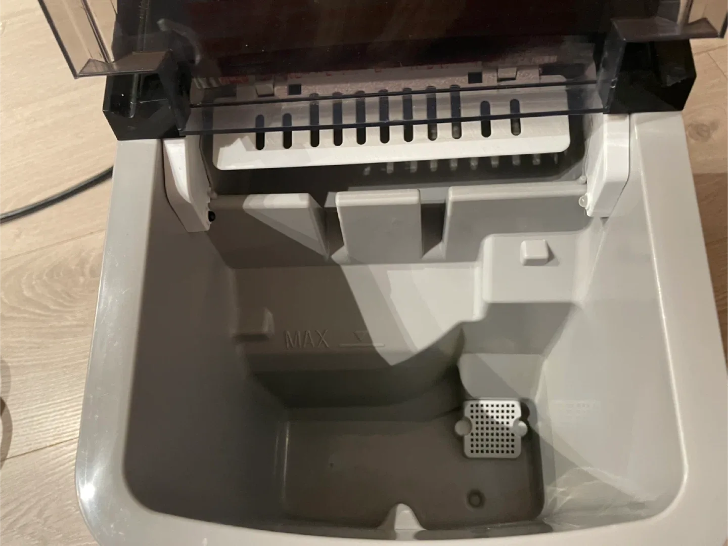 Frigidaire Portable Ice Maker - Black image indicator(4)