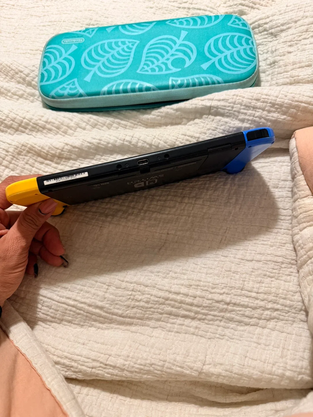 Nintendo Switch w/ Animal Crossing Case image indicator(5)