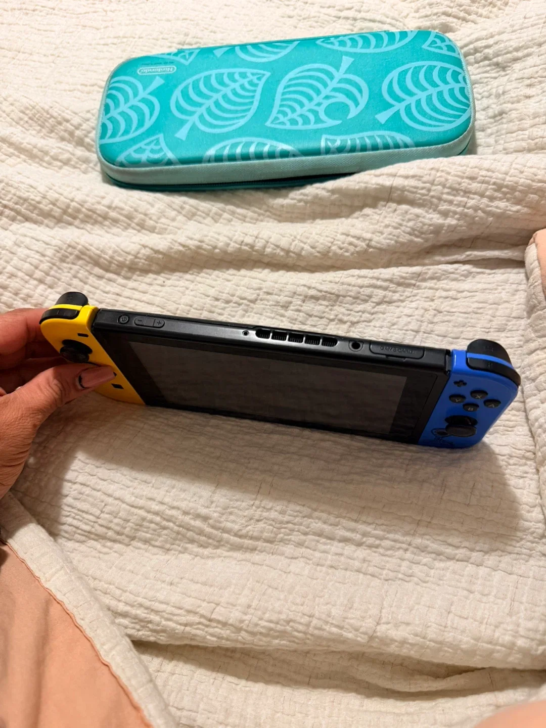 Nintendo Switch w/ Animal Crossing Case image indicator(4)