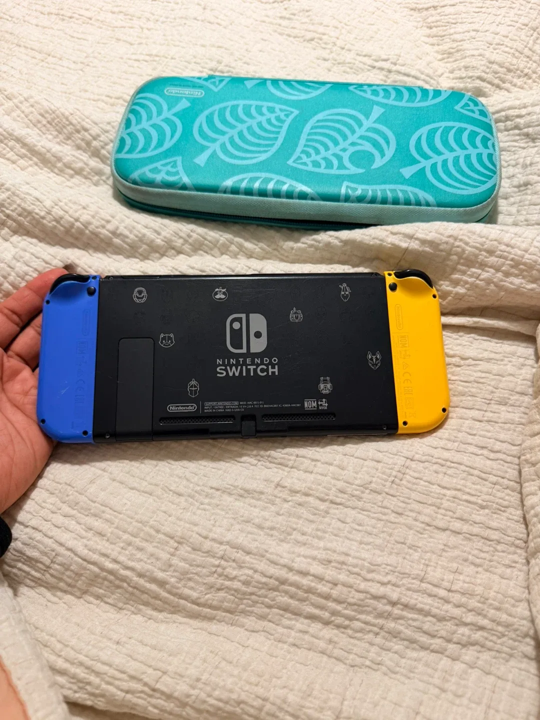 Nintendo Switch w/ Animal Crossing Case image indicator(3)