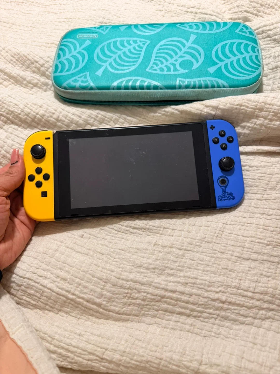 Nintendo Switch w/ Animal Crossing Case image indicator(2)