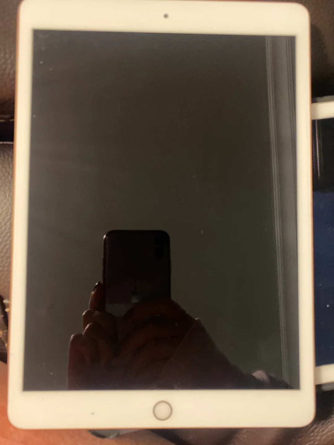 Apple iPad 8th Generation 32GB Gold image indicator(4)