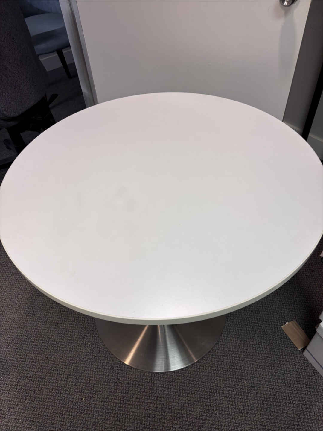 White Round Modern Coffee Table - photo 2