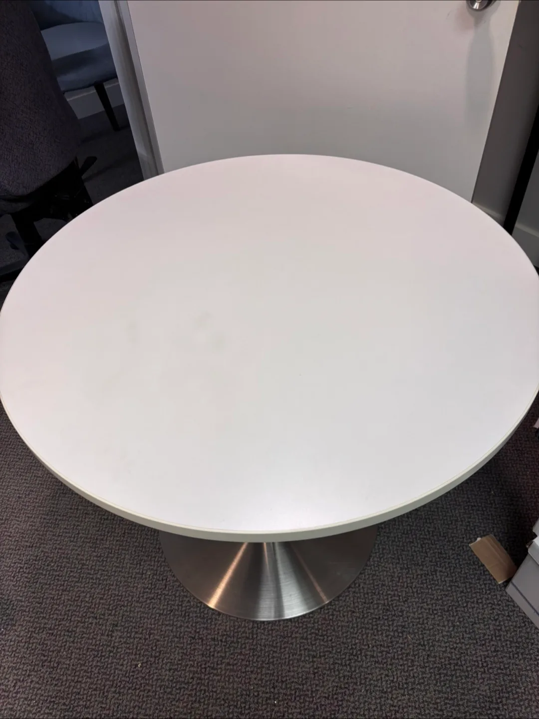 White Round Modern Coffee Table image indicator(2)