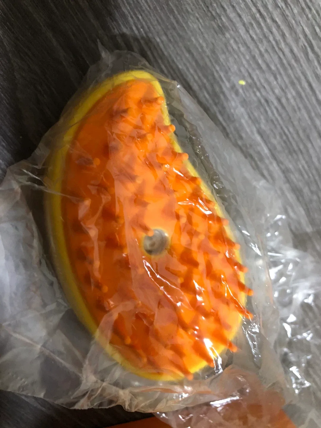 New Pet Brush with Spray Function image indicator(3)