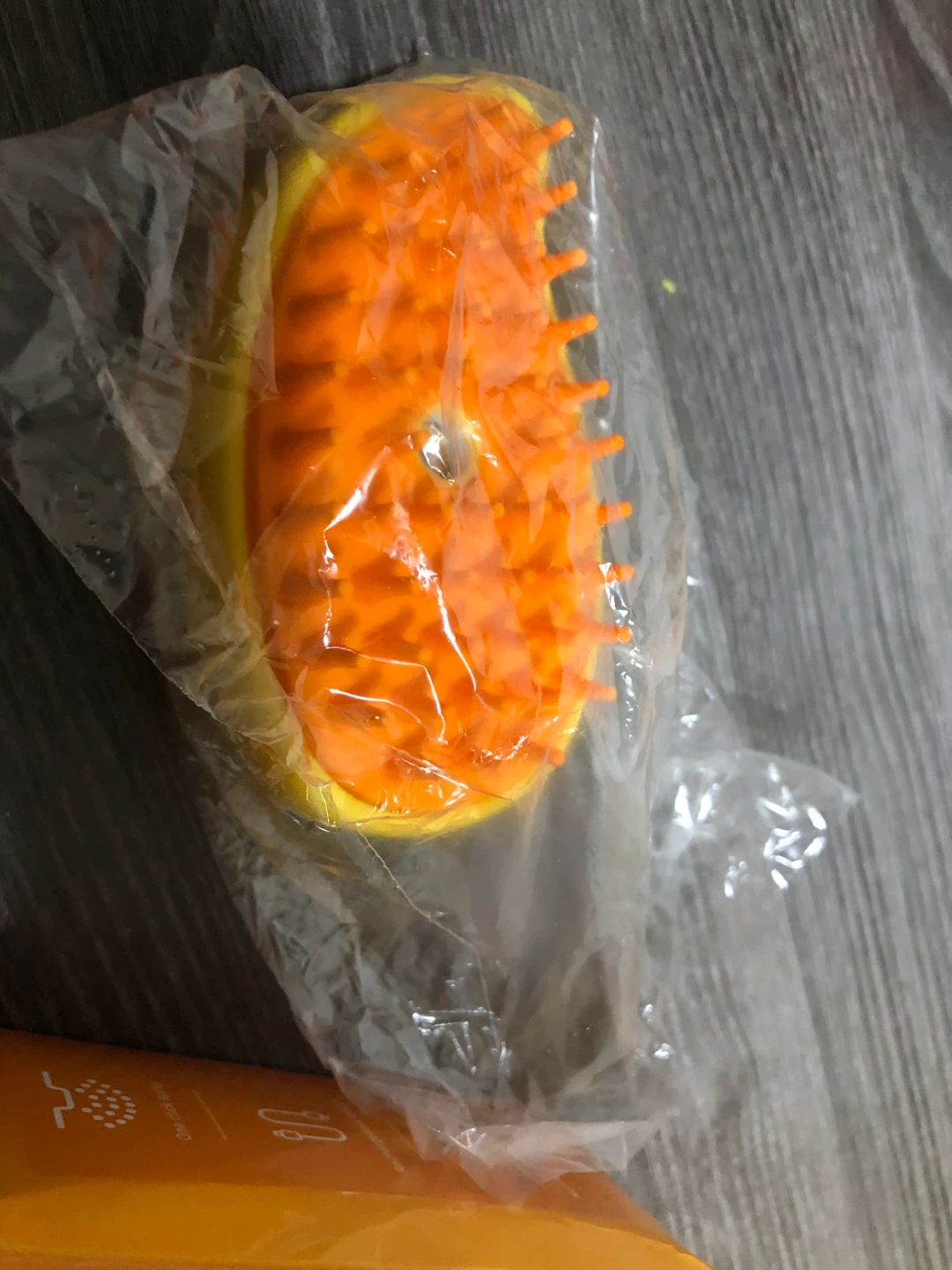New Pet Brush with Spray Function - photo 2