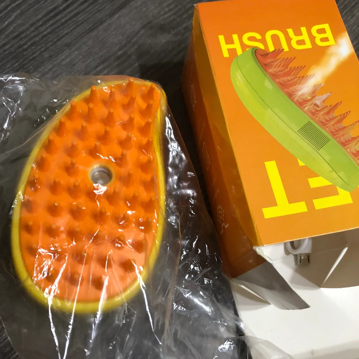 New Pet Brush with Spray Function