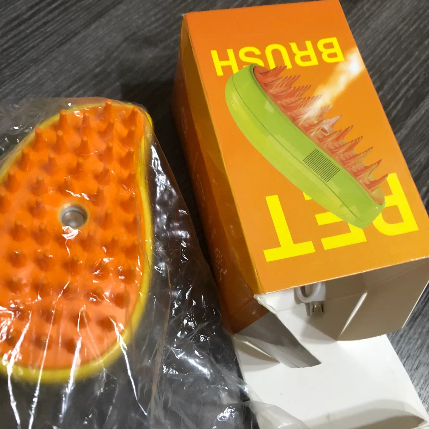 New Pet Brush with Spray Function image indicator(4)