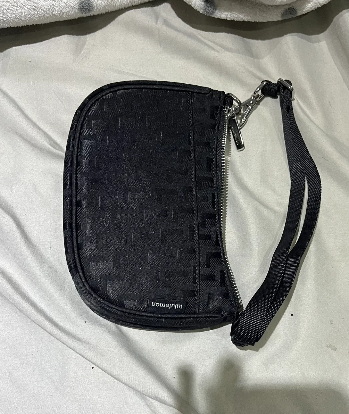 Lululemon City Essentials Mini Shoulder Bag image indicator(3)