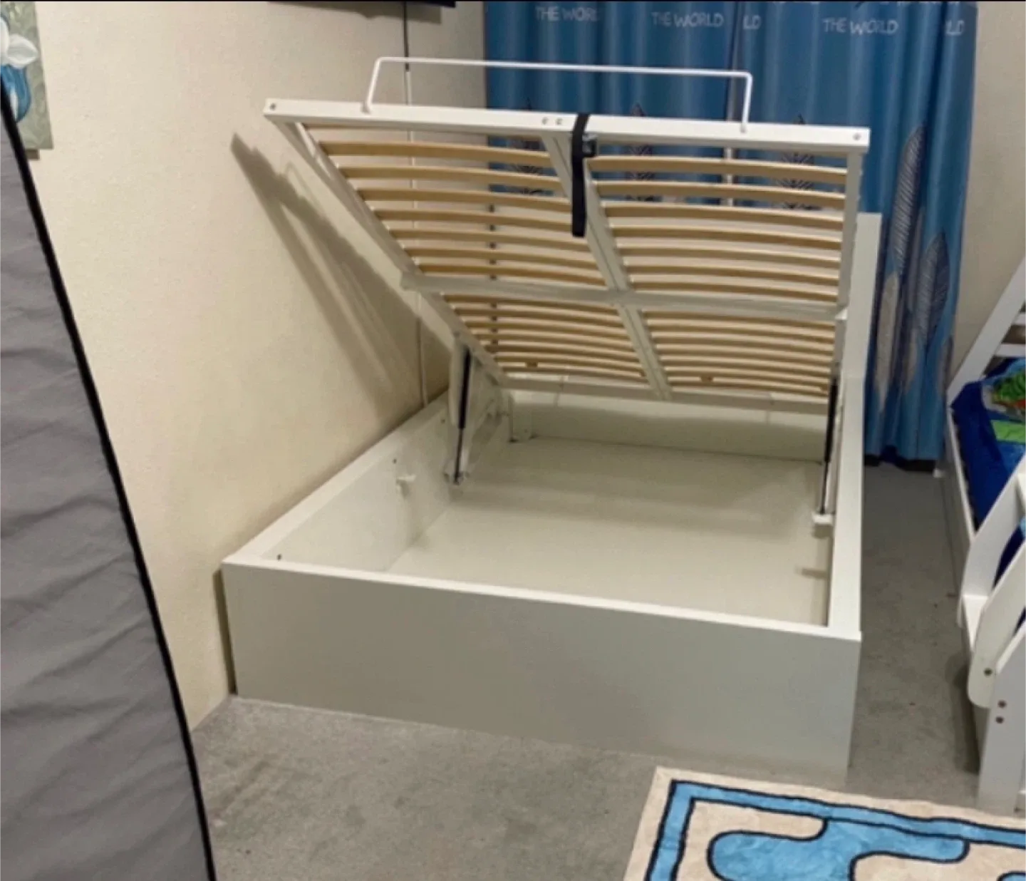 Pull up storage bed queen size like new also one white image indicator(8)