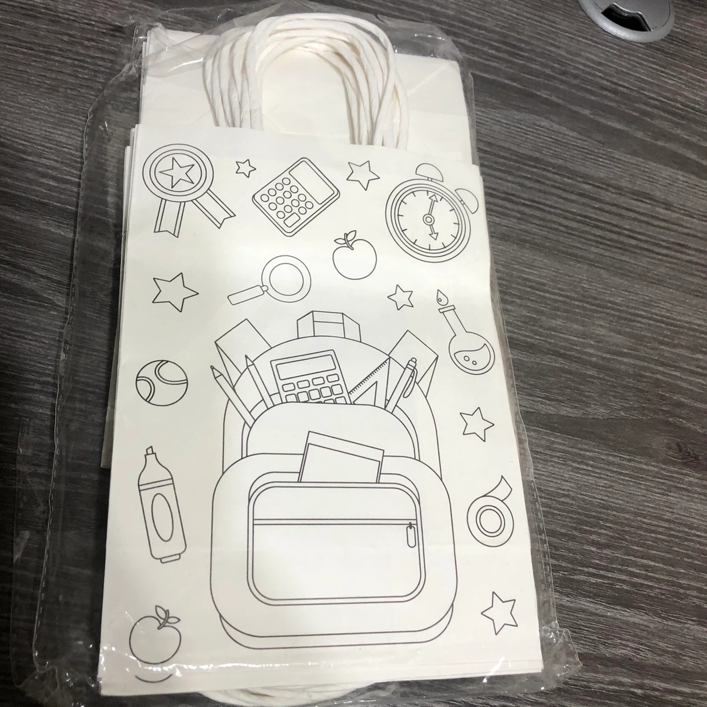 DIY Colouring Paper Gift Bags - photo 2
