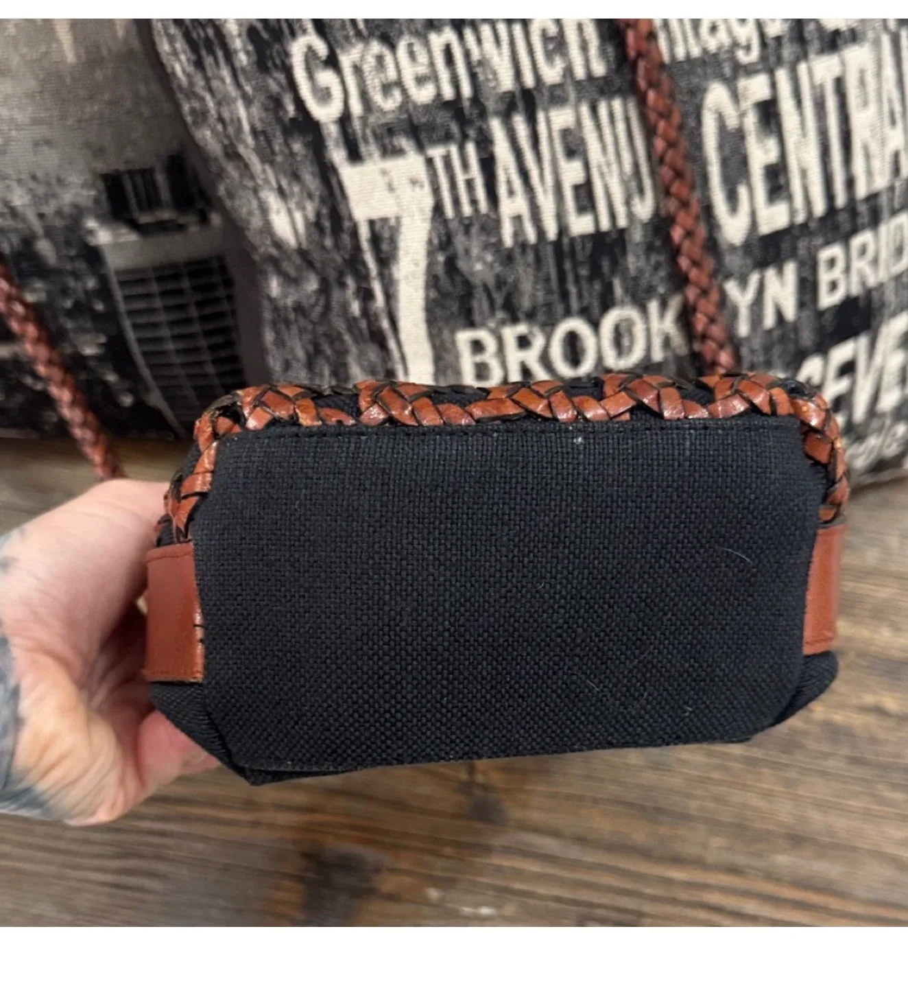 Liz claiborne vintage Brown Woven Women's Bag image indicator(4)