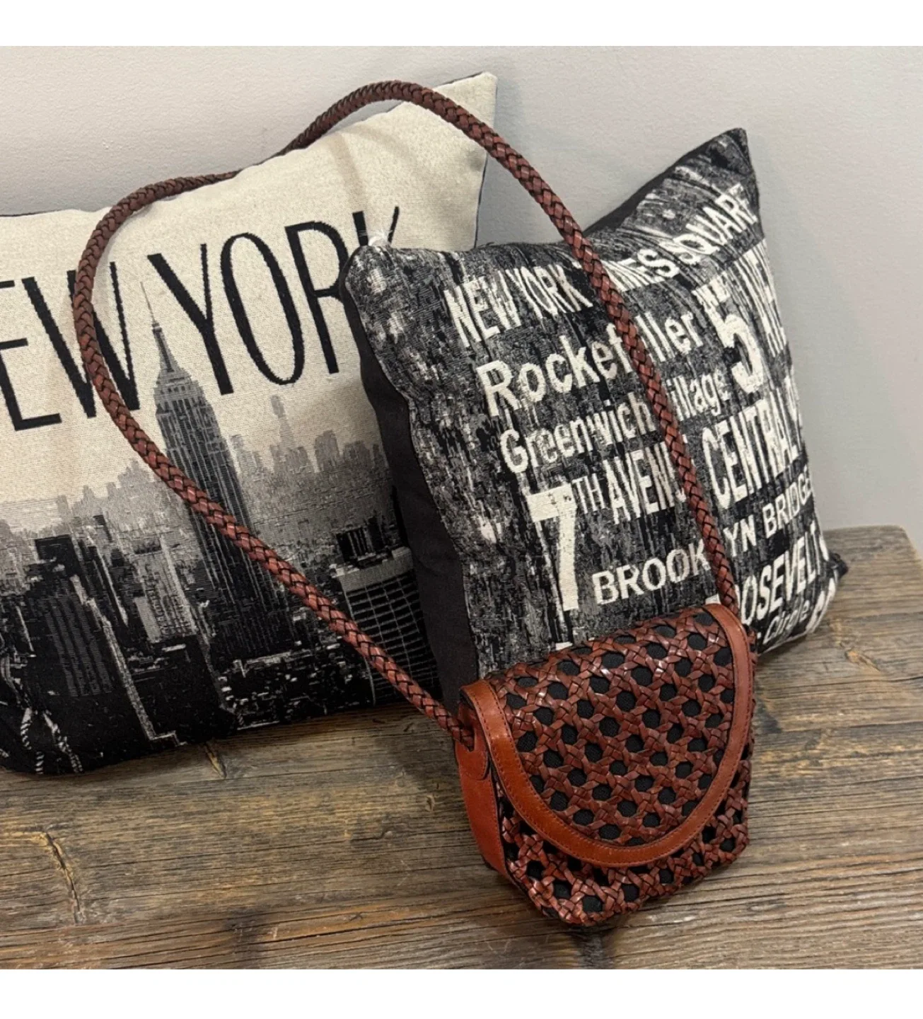 Liz claiborne vintage Brown Woven Women's Bag image indicator(2)