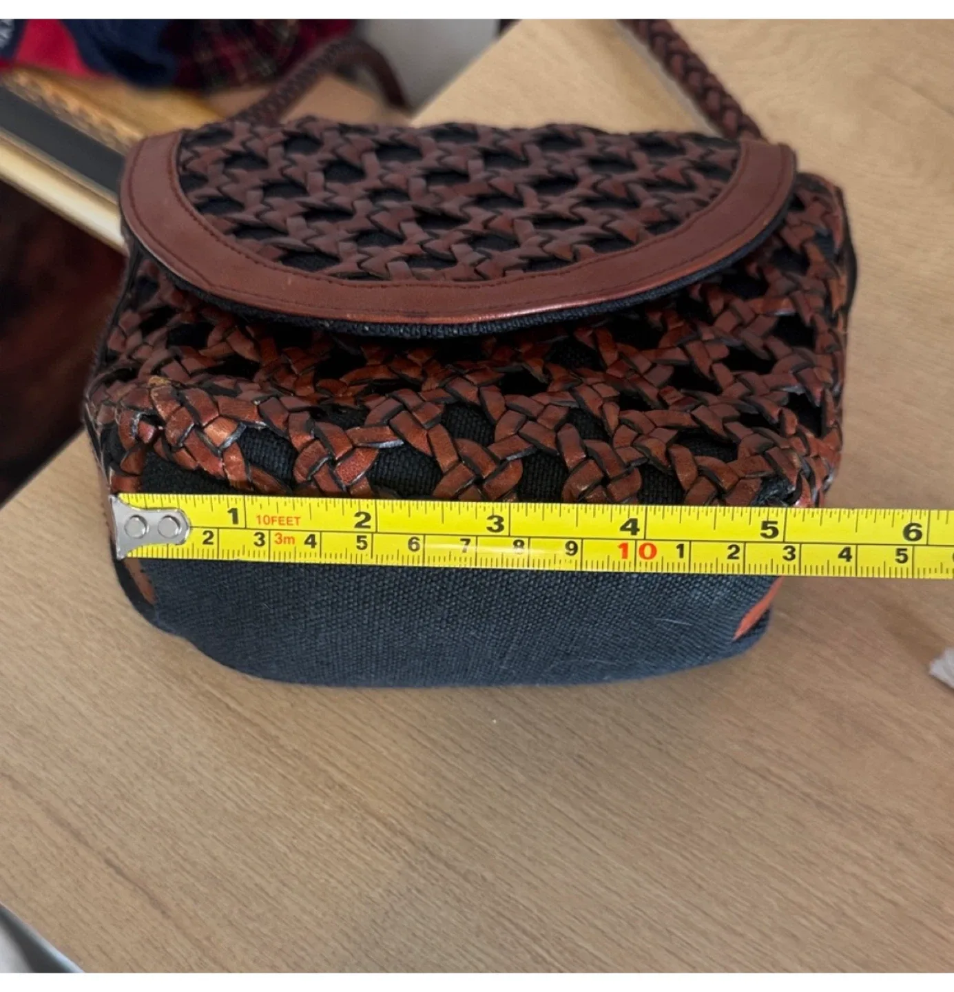 Liz claiborne vintage Brown Woven Women's Bag image indicator(8)