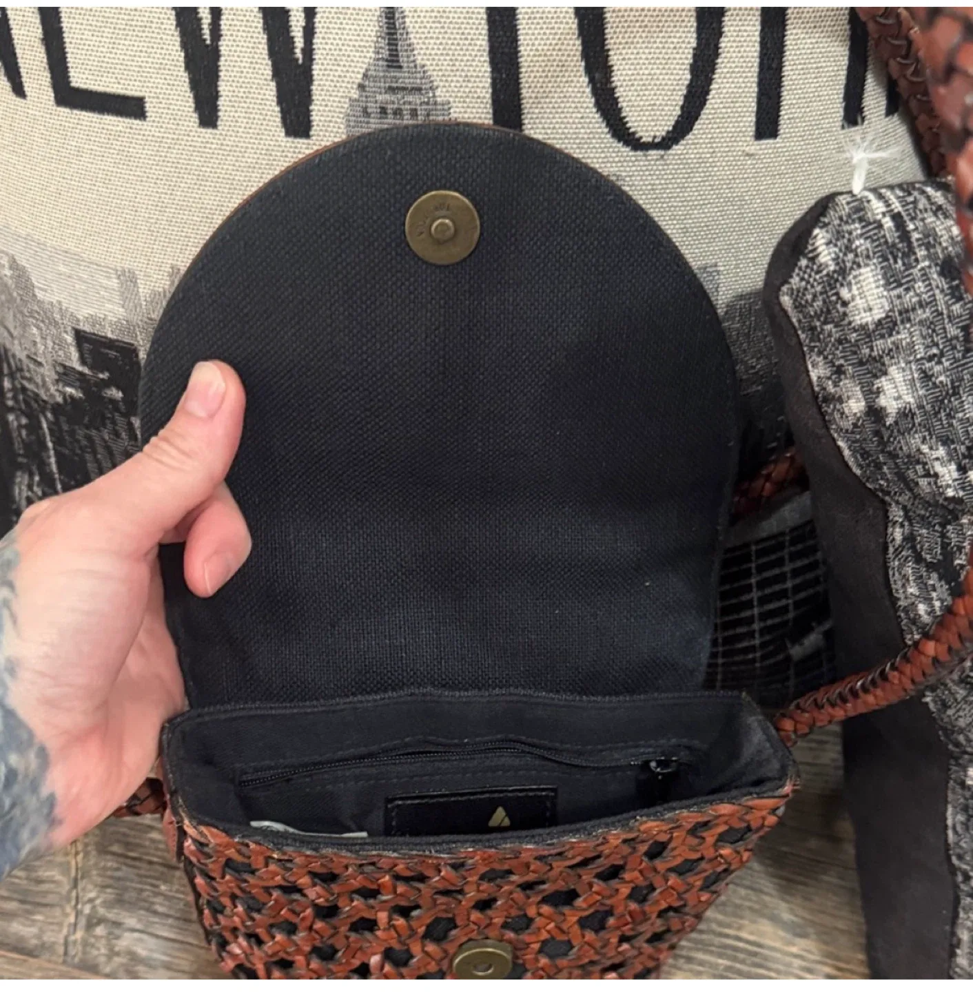 Liz claiborne vintage Brown Woven Women's Bag image indicator(7)