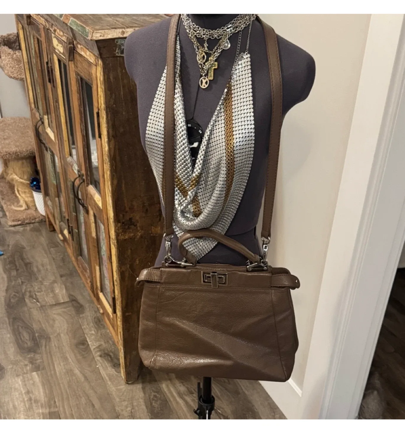 Vere pelle pebbled leather bag image indicator(3)