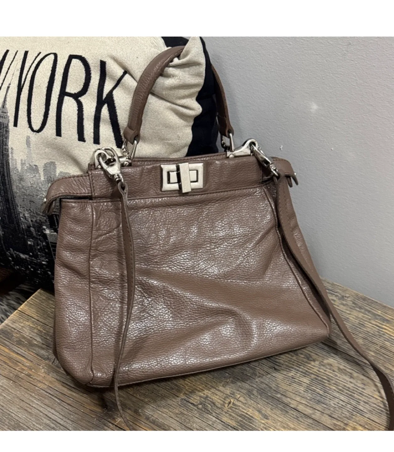 Vere pelle pebbled leather bag image indicator(2)