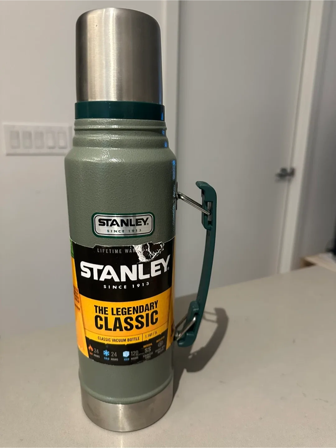 Stanley Classic Vacuum Bottle 1.1QT image indicator(2)