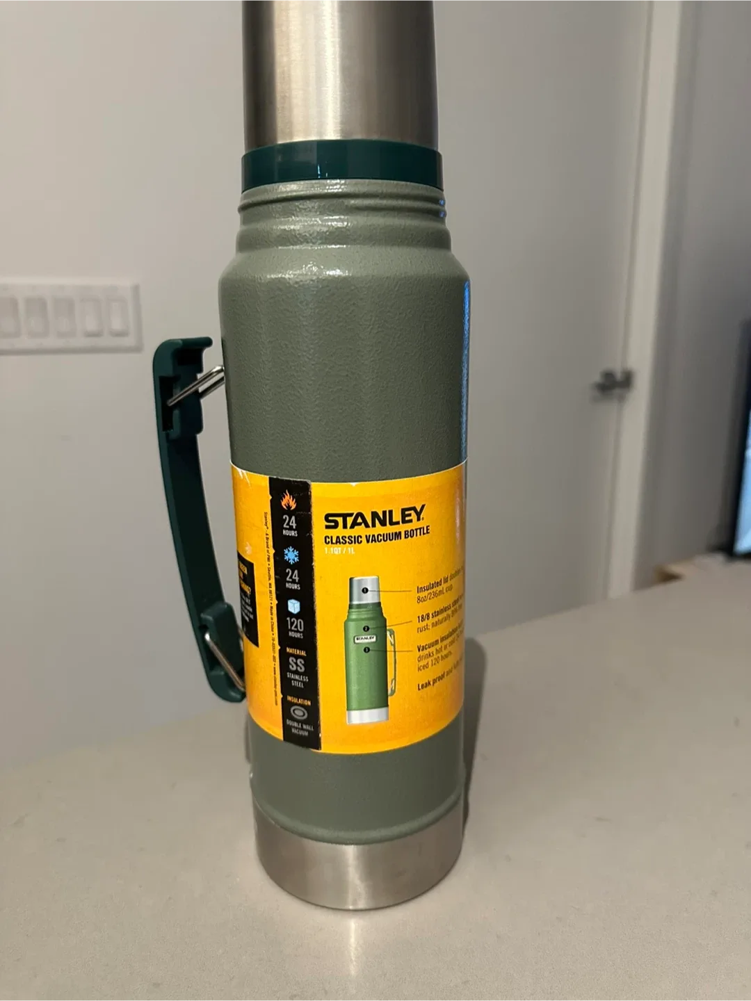 Stanley Classic Vacuum Bottle 1.1QT