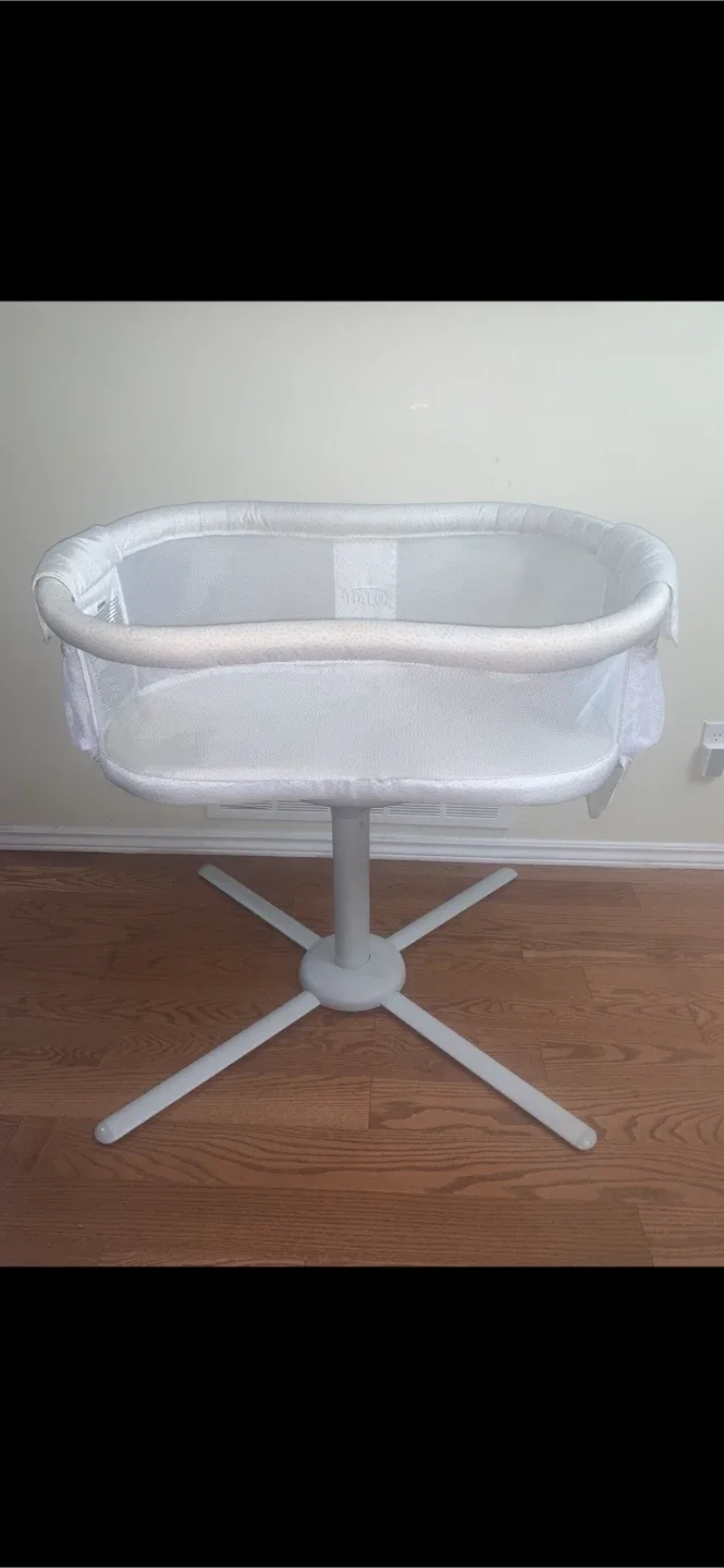 Rotating Baby Bed - Sleep Sounds, Night Light, Soft Vibration