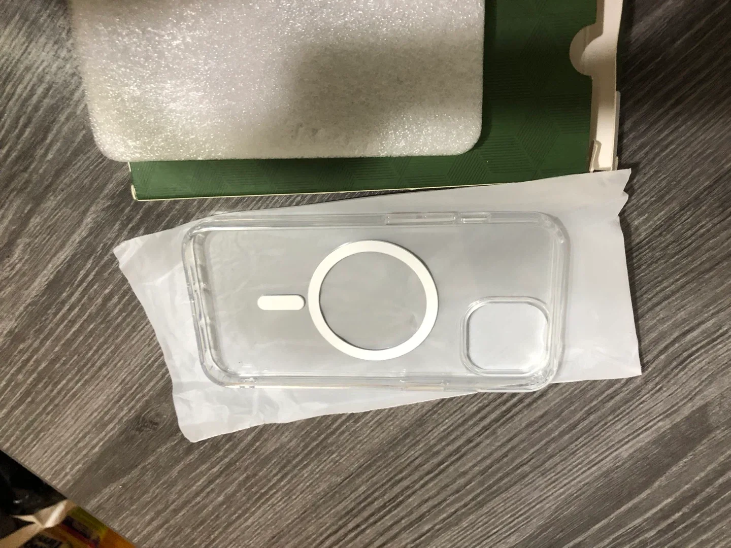 New Tigowos Magnetic Clear iPhone 14 Case image indicator(5)