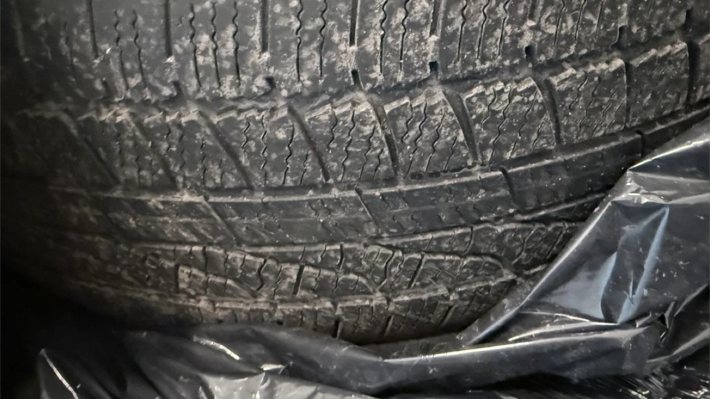 Used Tire good year 235/55 R19 dot 2022 image indicator(2)