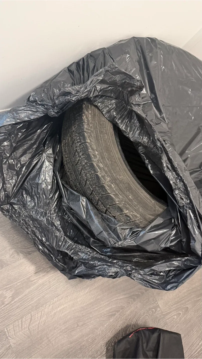 Used Tire good year 235/55 R19 dot 2022 image indicator(3)