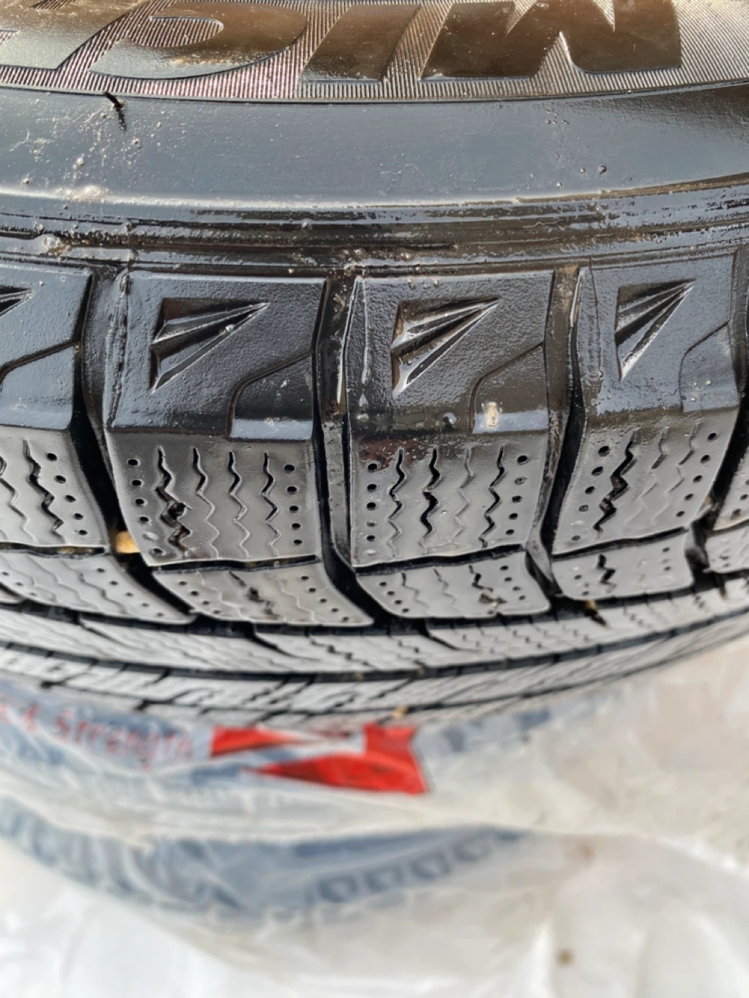 225/65/ R17 - Michelin latitude X-ICE Xi2 - winter tires