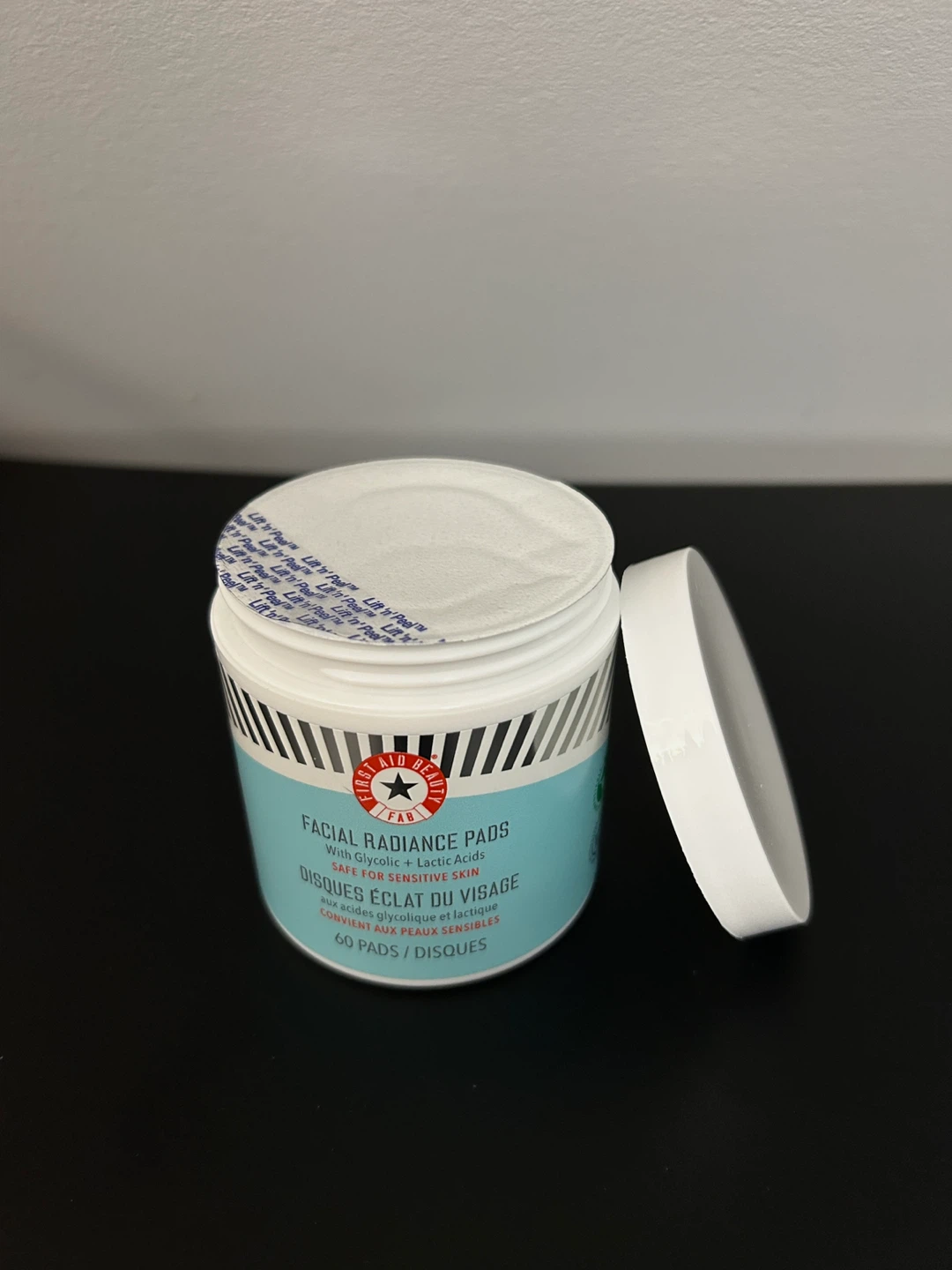 First Aid Beauty Facial Radiance Pads - photo 5