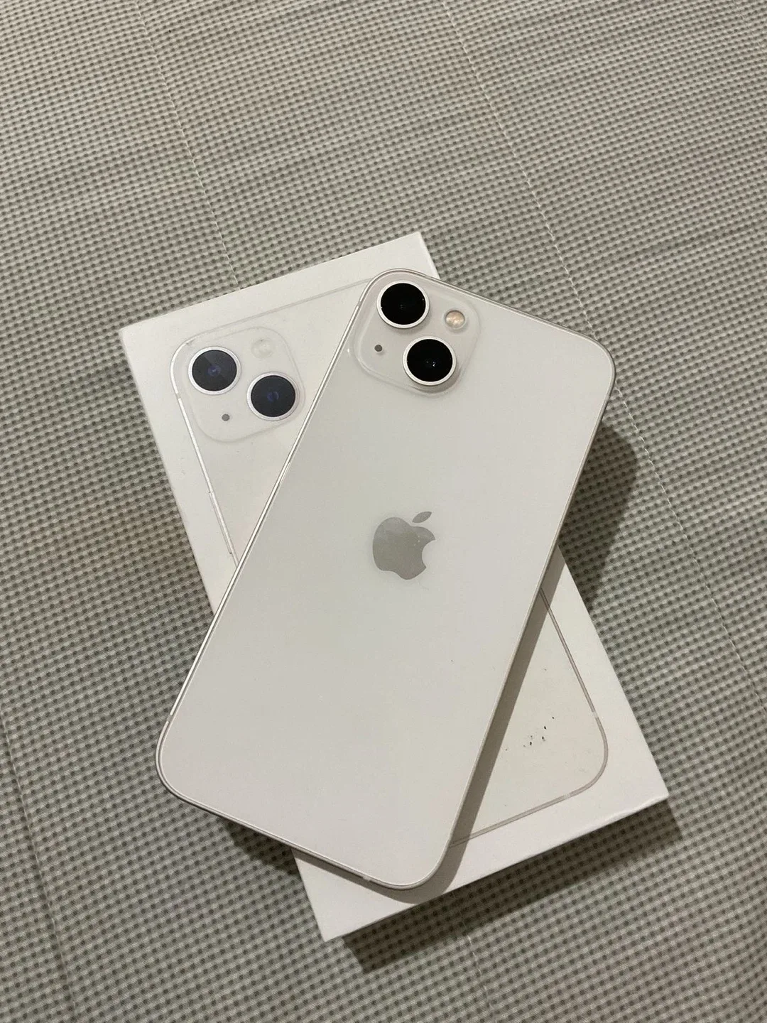 Apple iPhone 13 - White