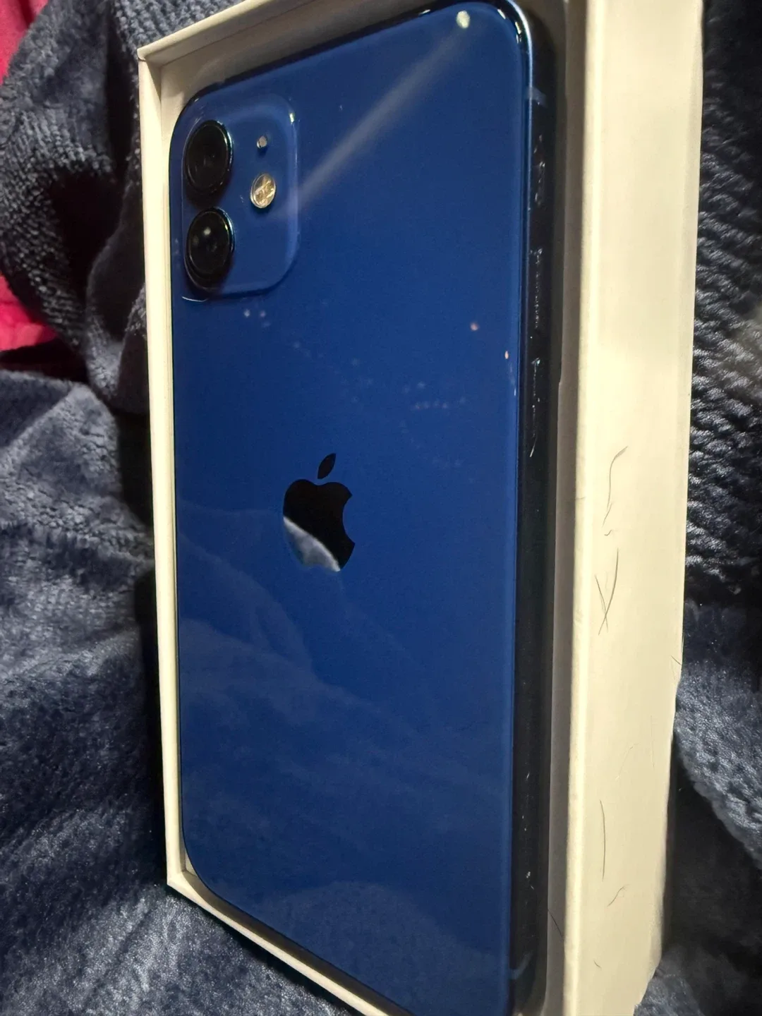 Apple iPhone 12 - Blue image indicator(2)