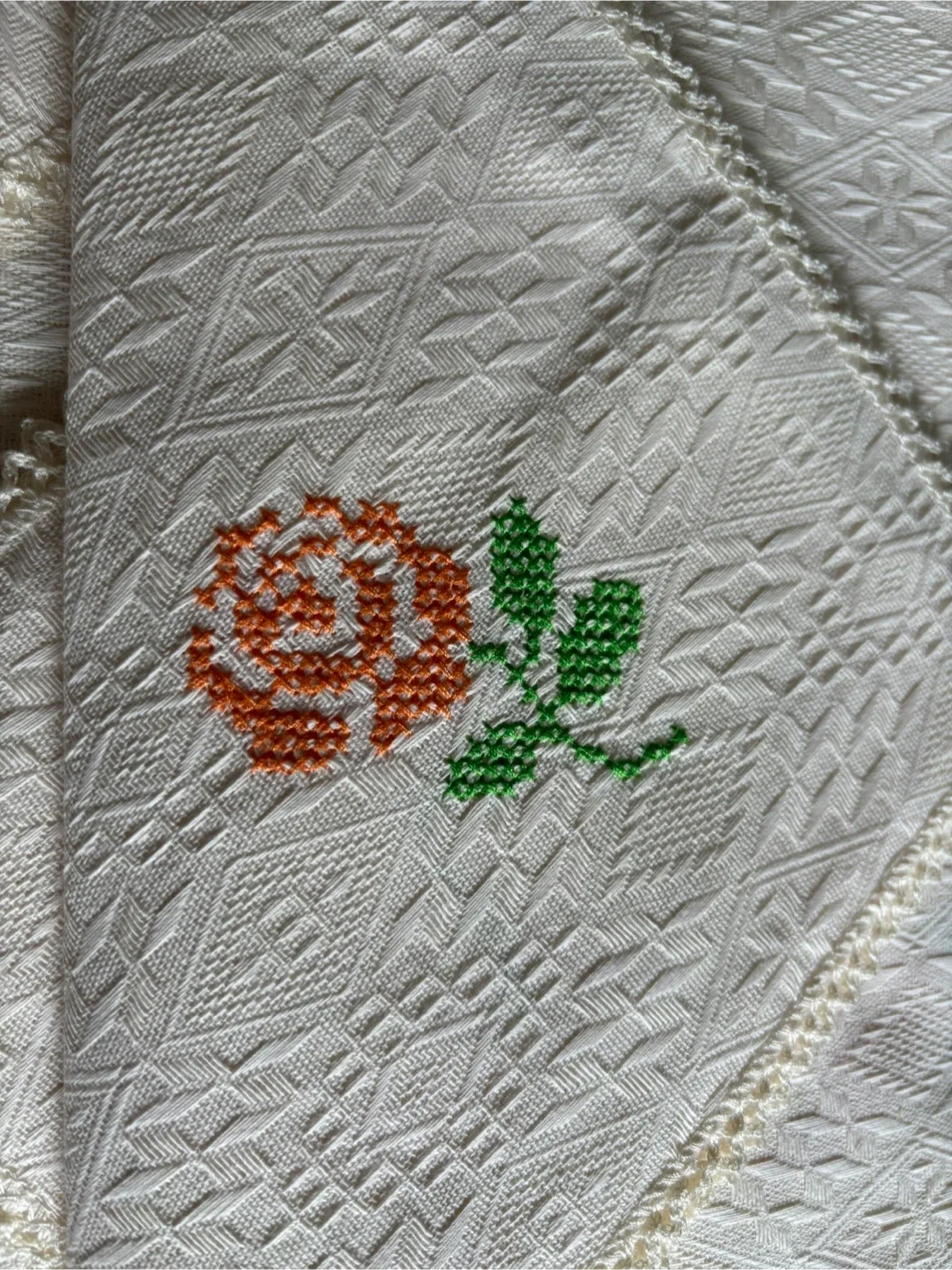 New-Tablecloth Set with 12 Napkins- Made in Italy image indicator(2)