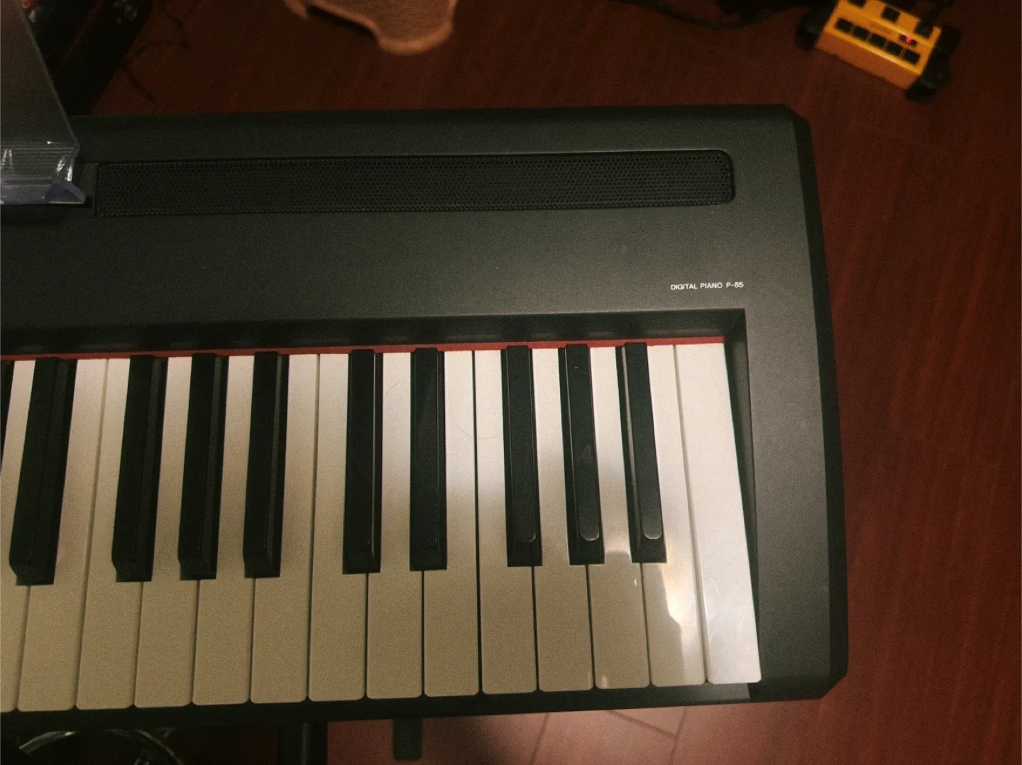 Yamaha P-85 Digital Piano image indicator(3)