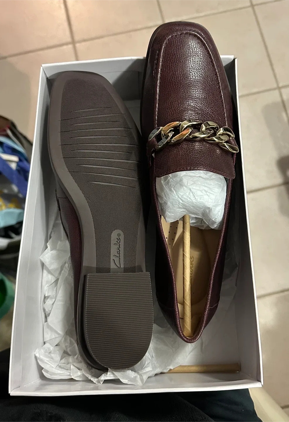 Women’s Clarks Leather Loafers Size 9 image indicator(3)