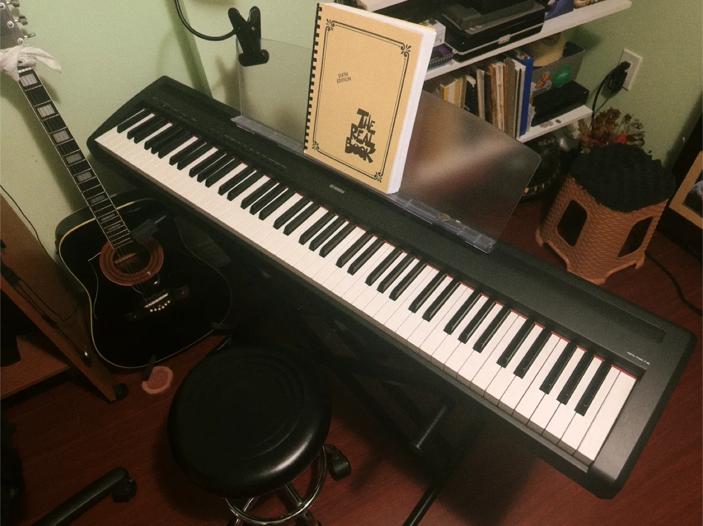 Yamaha P-85 Digital Piano