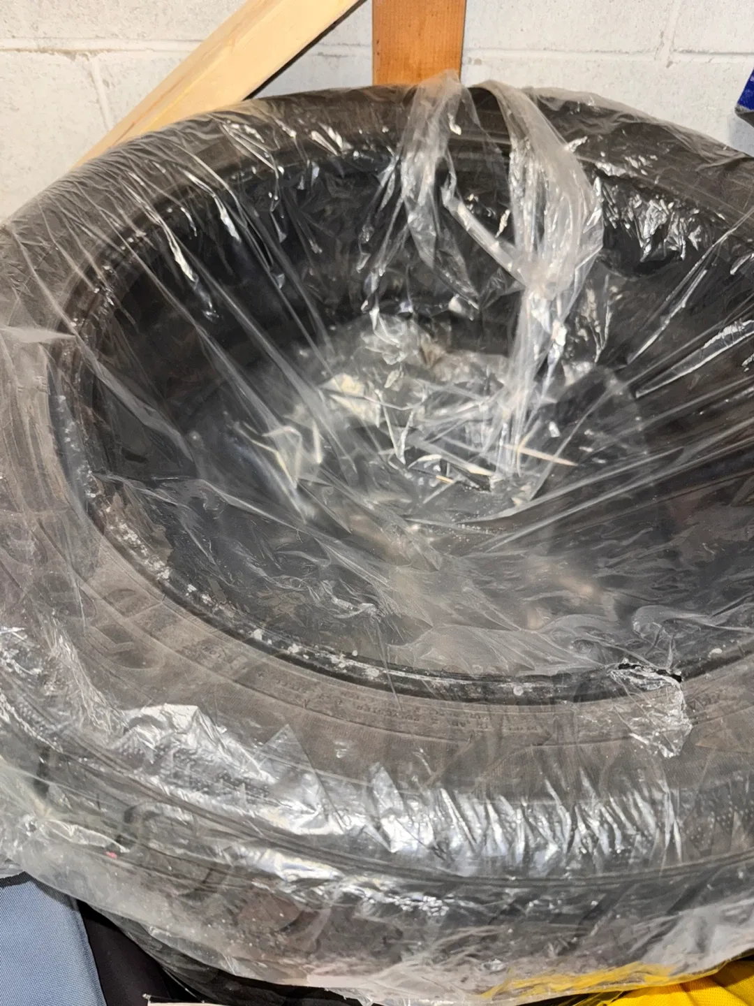 Goodyear Ultra Grip Ice WRT 245/50R20 Tire image indicator(9)