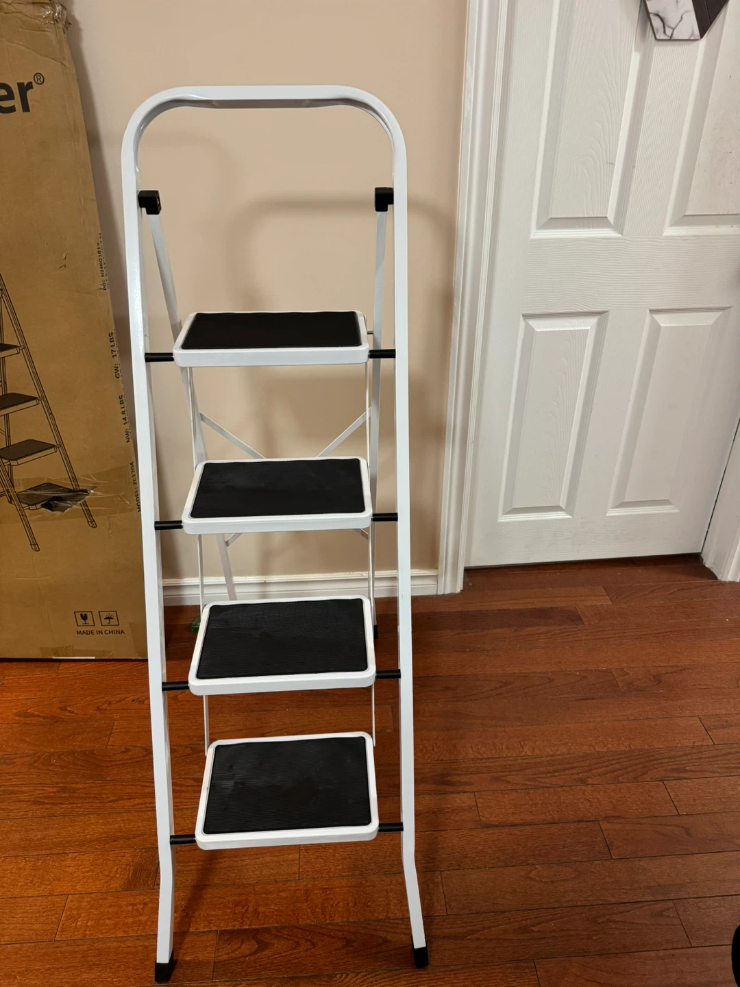 New 4-Step Ladder by Bestower - photo 2