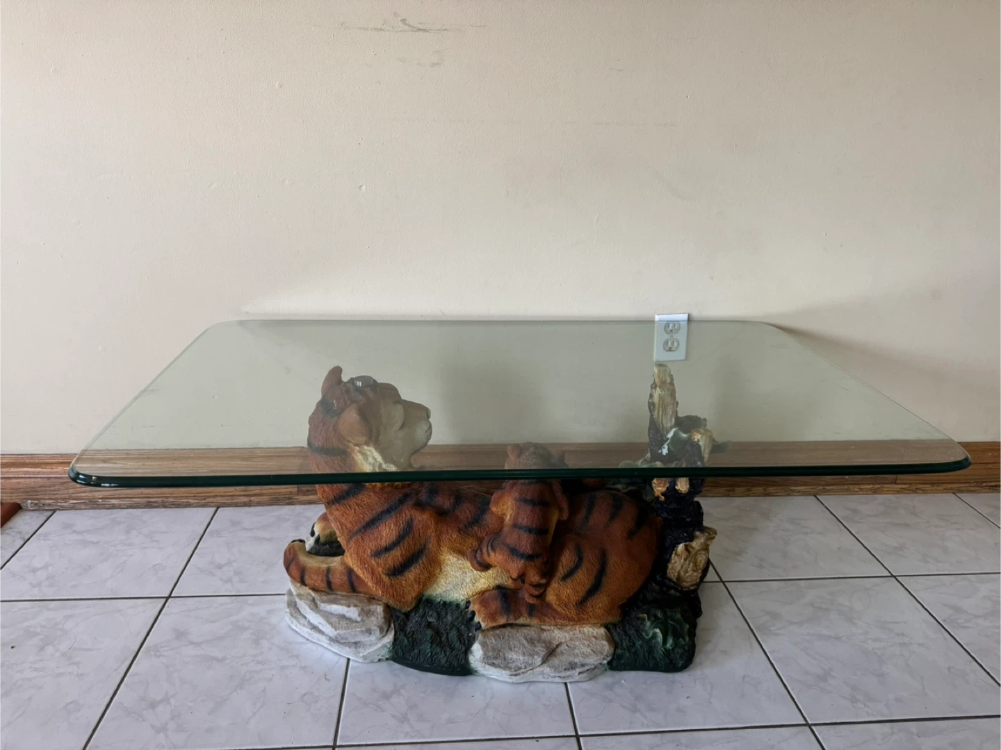 Tiger Family Glass Coffee Table - photo 4