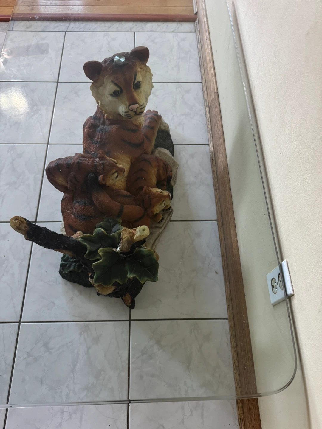 Tiger Family Glass Coffee Table - photo 3