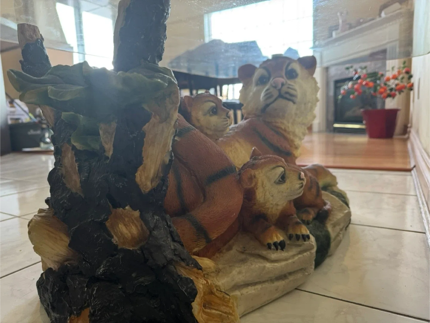 Tiger Family Glass Coffee Table image indicator(2)